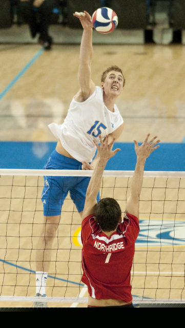 After a grueling tournament in Hawaii this weekend, men’s volleyball will return to play against Long Beach State at Pauley Pavilion. The team has often played all five sets in each match, making their schedule tiring.