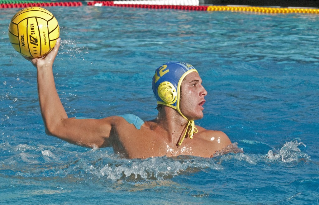 No. 2 UCLA men’s water polo splits weekend series - Daily Bruin