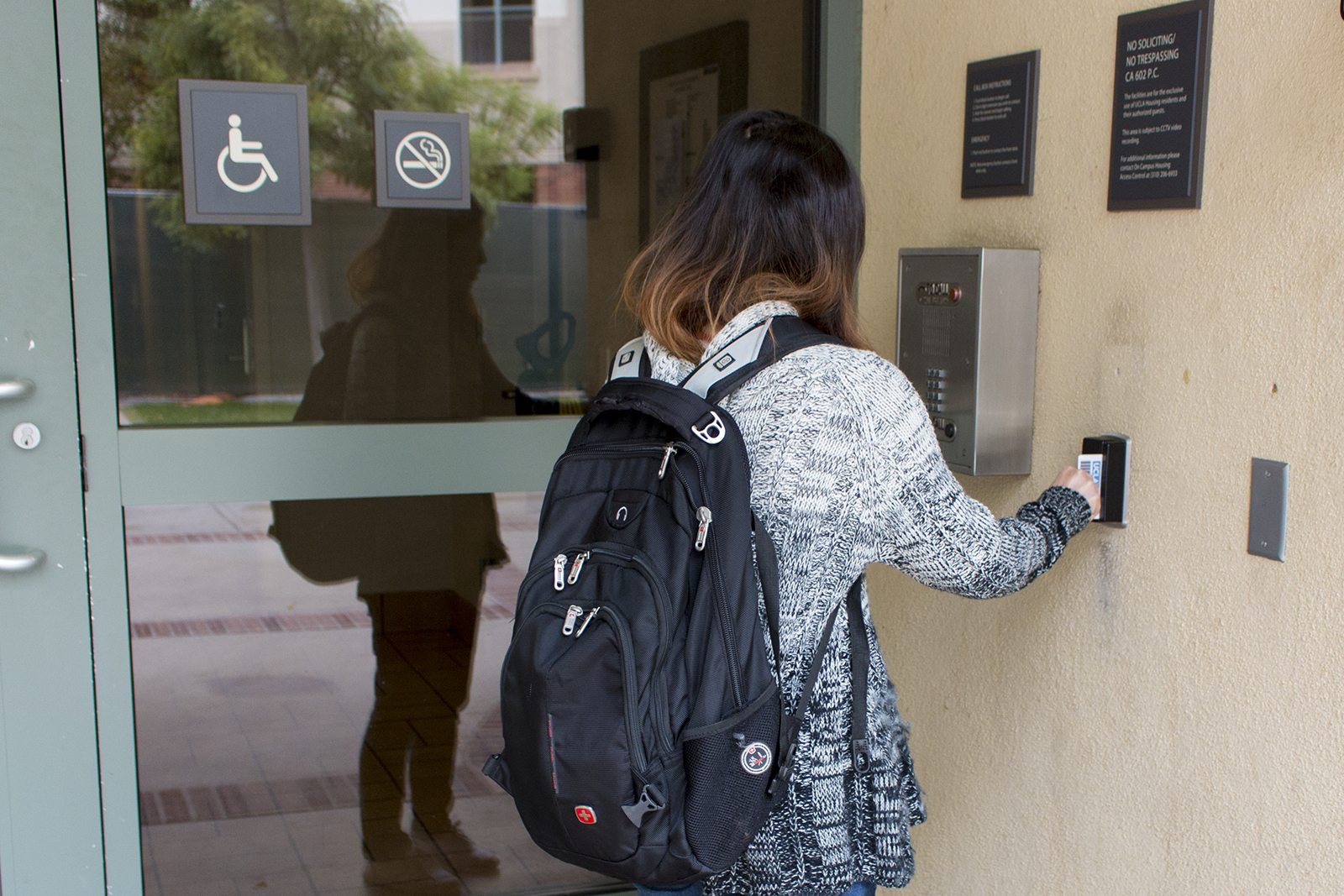 New BruinCard Readers Allow Residents To Tap Instead Of Swipe Cards ...