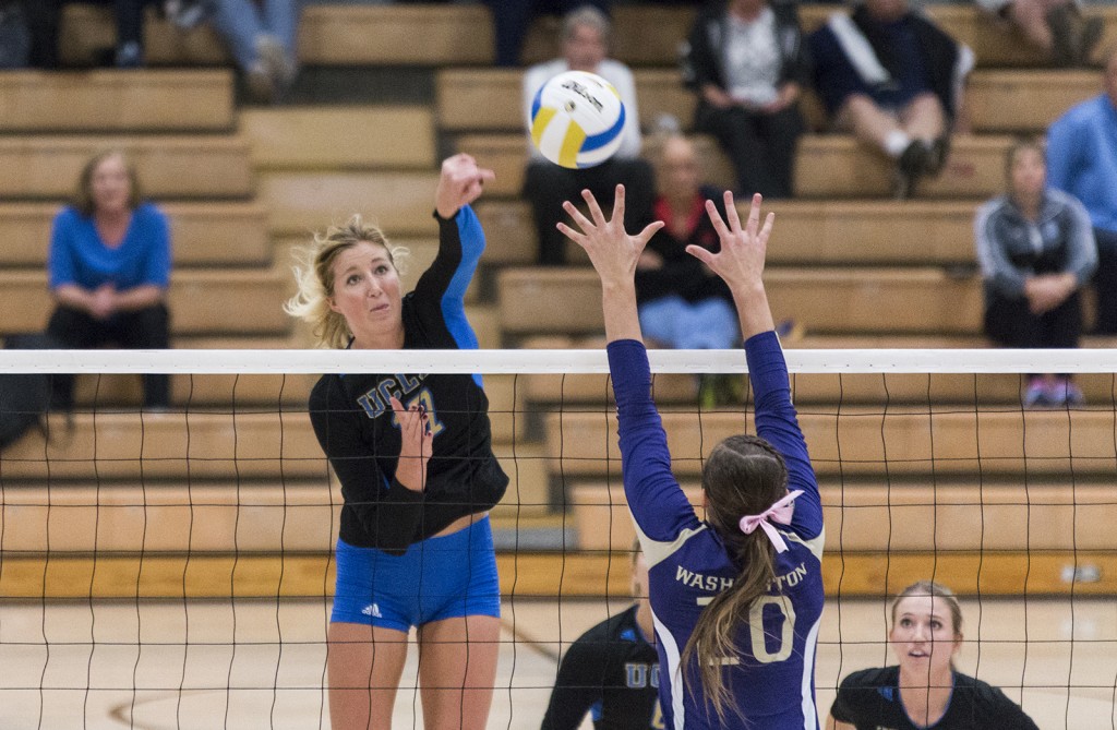 Women's volleyball splits road matches against Colorado, ends win streak -  Daily Bruin