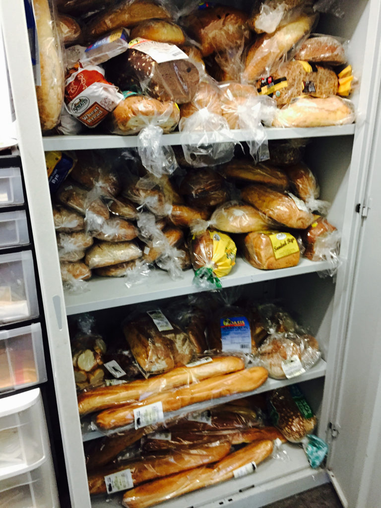 Alum returns to UCLA as Bagel Mom to feed hungry students Daily Bruin