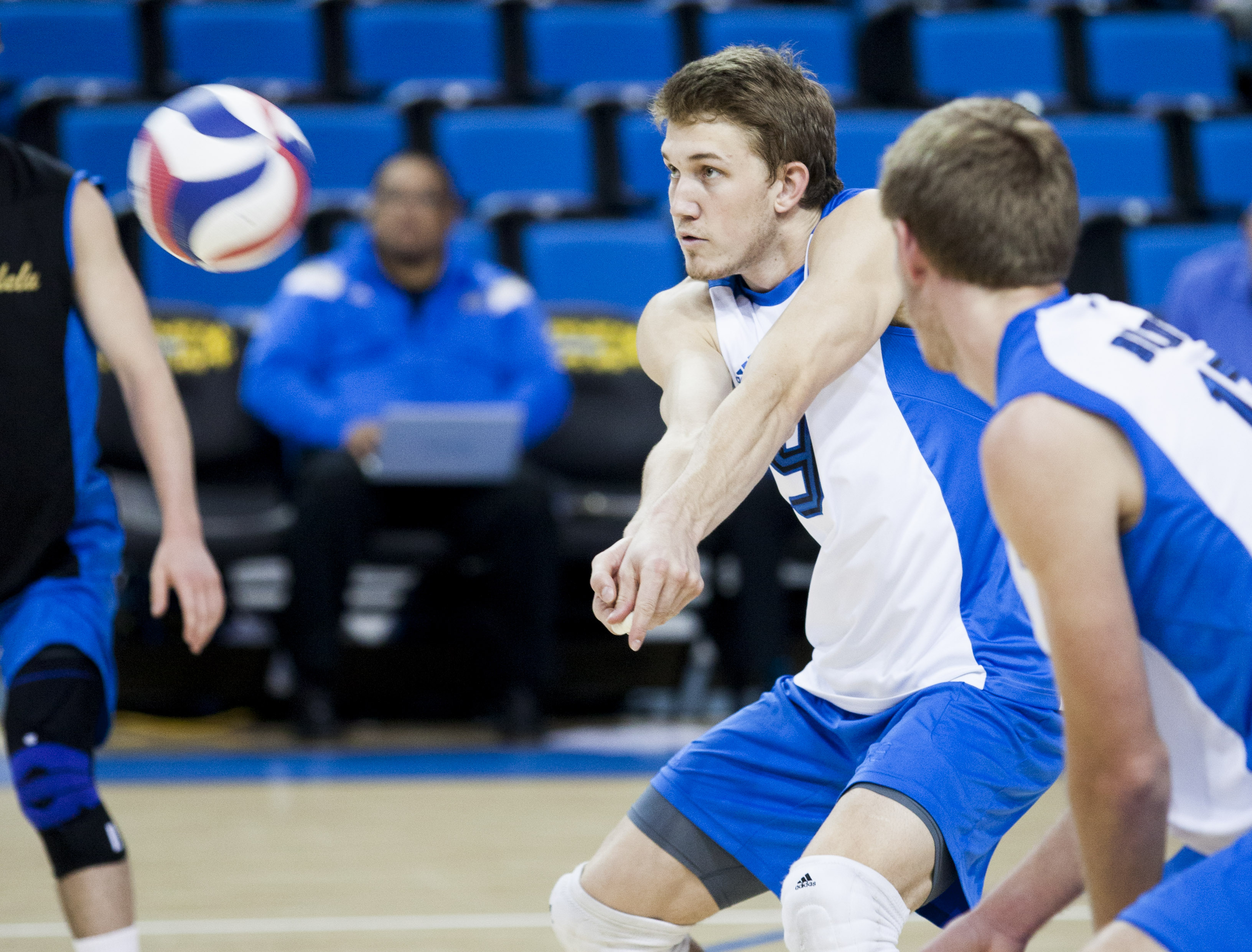 Men’s volleyball dominates against Ball State despite mistakes Daily