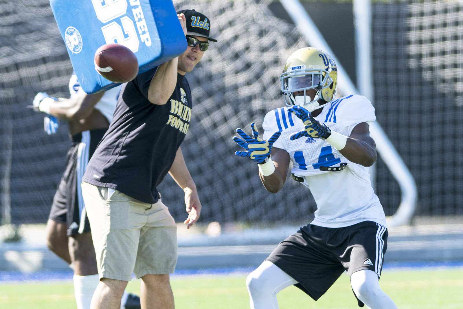 Football spring training refines technique, ushers in rising freshmen Daily Bruin