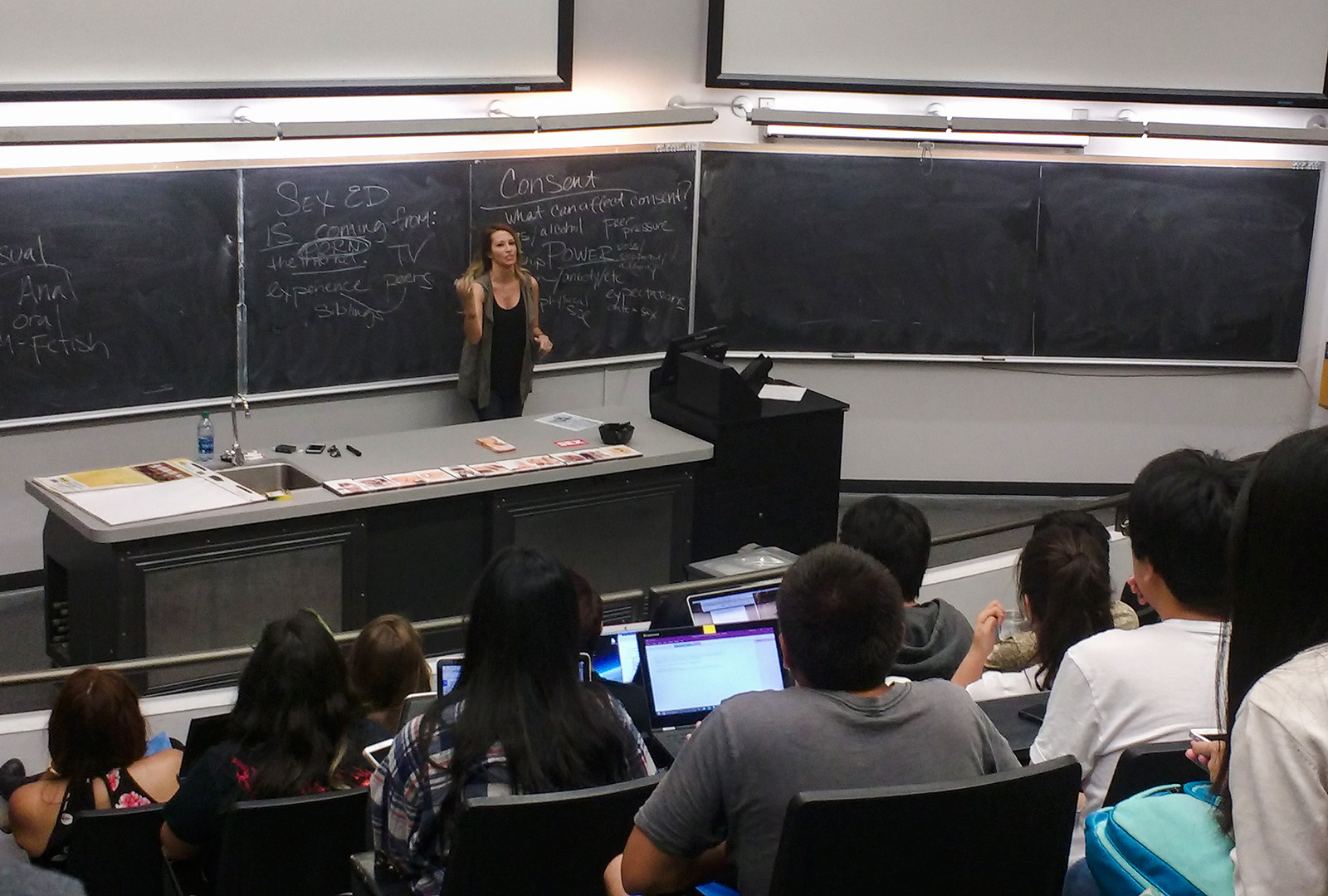 Sex Tchar - Adult film star speaks to psychology class about sex, pornography - Daily  Bruin