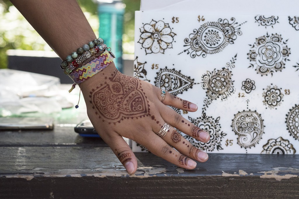 Henna tattoo hands hires stock photography and images  Alamy