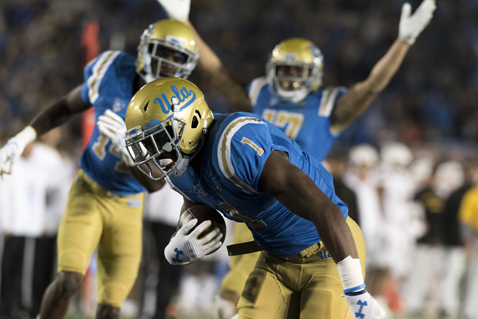 Gallery: UCLA tops Arizona State 44-37 - Daily Bruin