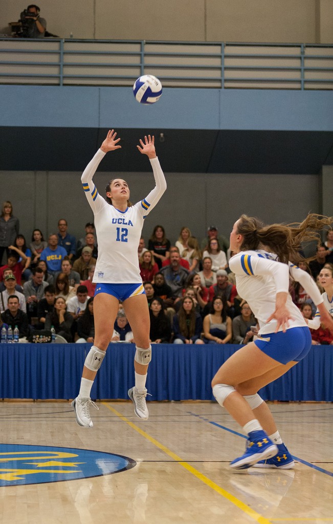 Women's volleyball splits road matches against Colorado, ends win streak -  Daily Bruin