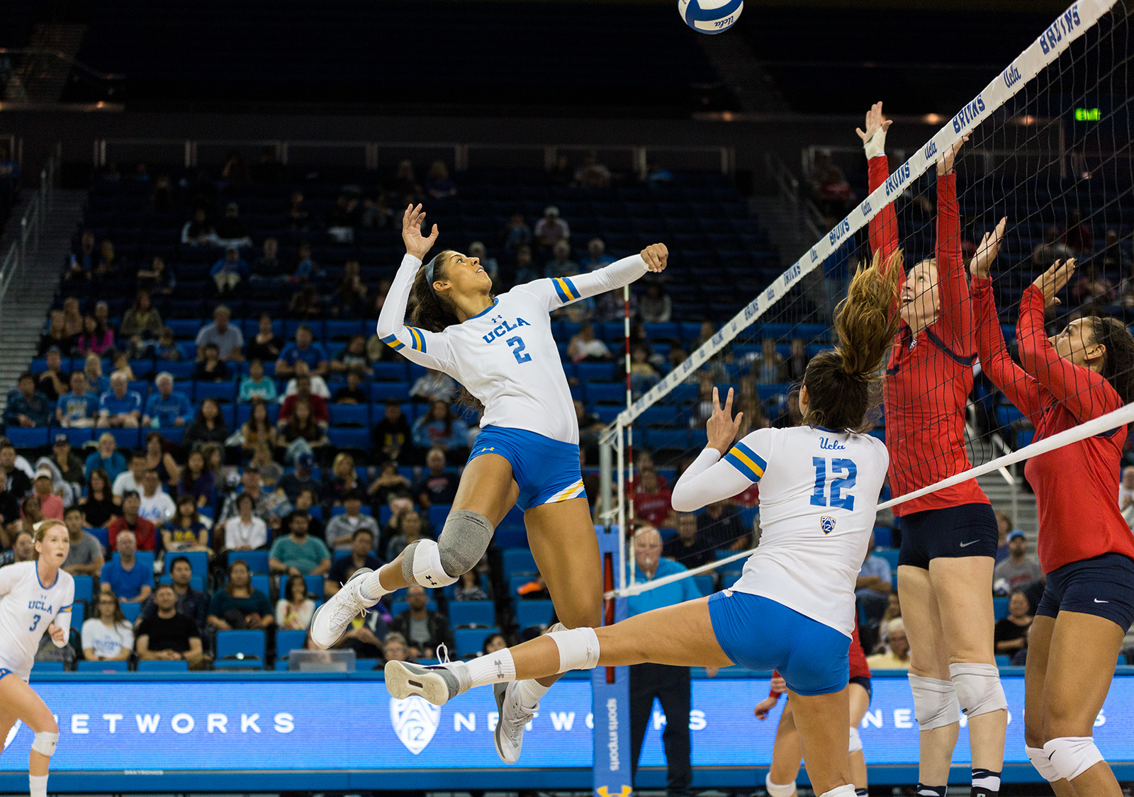 Women’s volleyball sweeps Arizona State with strong offensive effort ...
