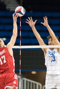 JT Hatch's transition to libero sets men's volleyball up for victory -  Daily Bruin