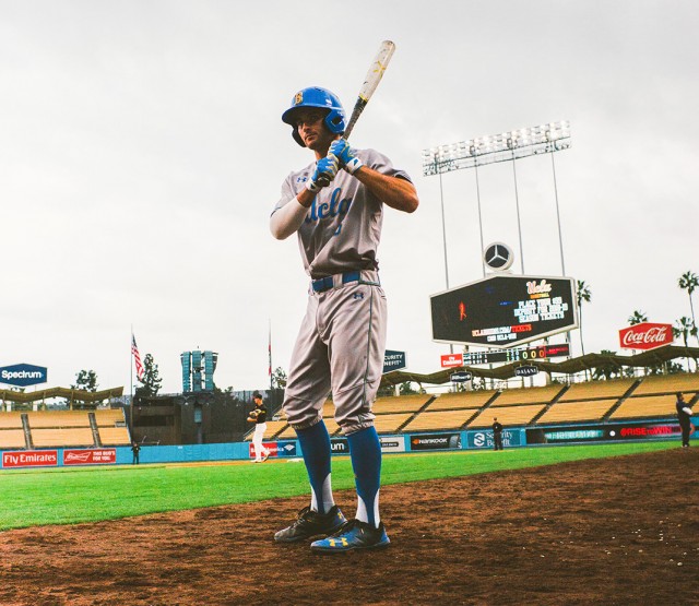 Mets player catches bat flying towards dugout 