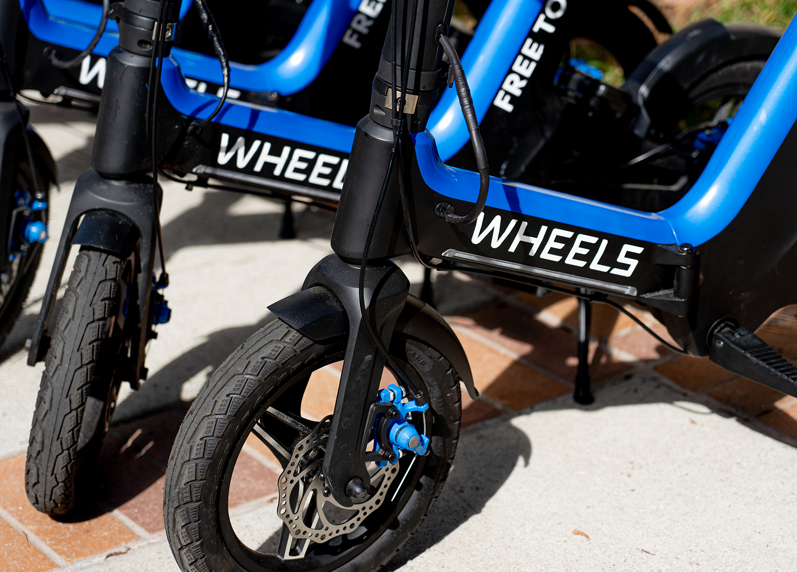 Wheels Rolls Out New Electric Bike Model With Attached Helmet