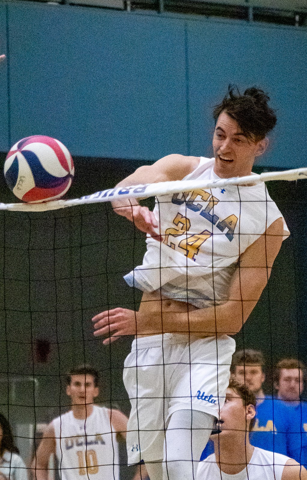 Mens Volleyball Swept By Byu In Largest Set Loss Of Season Daily Bruin