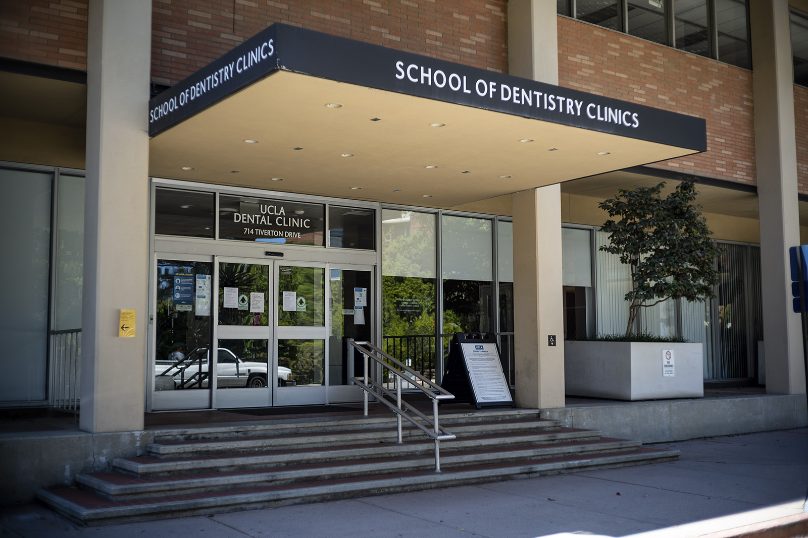 ucla school of dentistry clinic