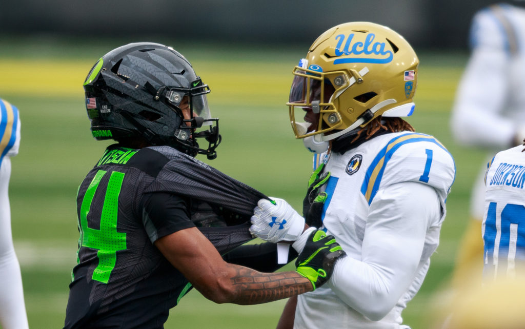 Early in the first quarter, an altercation between redshirt junior defensive back Jay Shaw and Oregon wide receiver Kris Hutson had to be broken up by the referees.