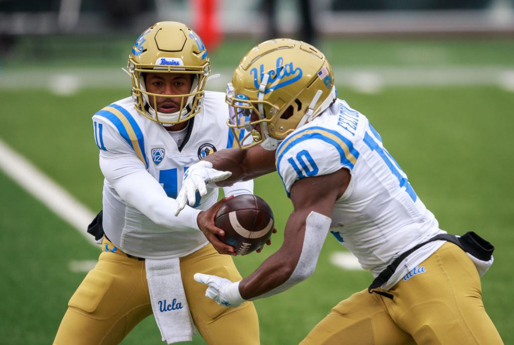 Redshirt freshman quarterback Chase Griffin hands off the ball to redshirt senior running back Demetric Felton. This game marked Griffin's first as starting quarterback, after his college debut against California the previous week.