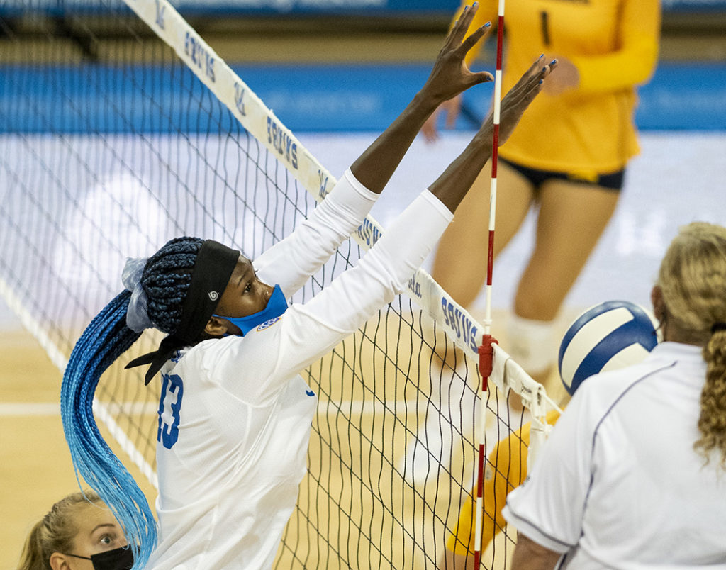 Women's volleyball adapts to schedule changes, goes undefeated in opening  weekend - Daily Bruin