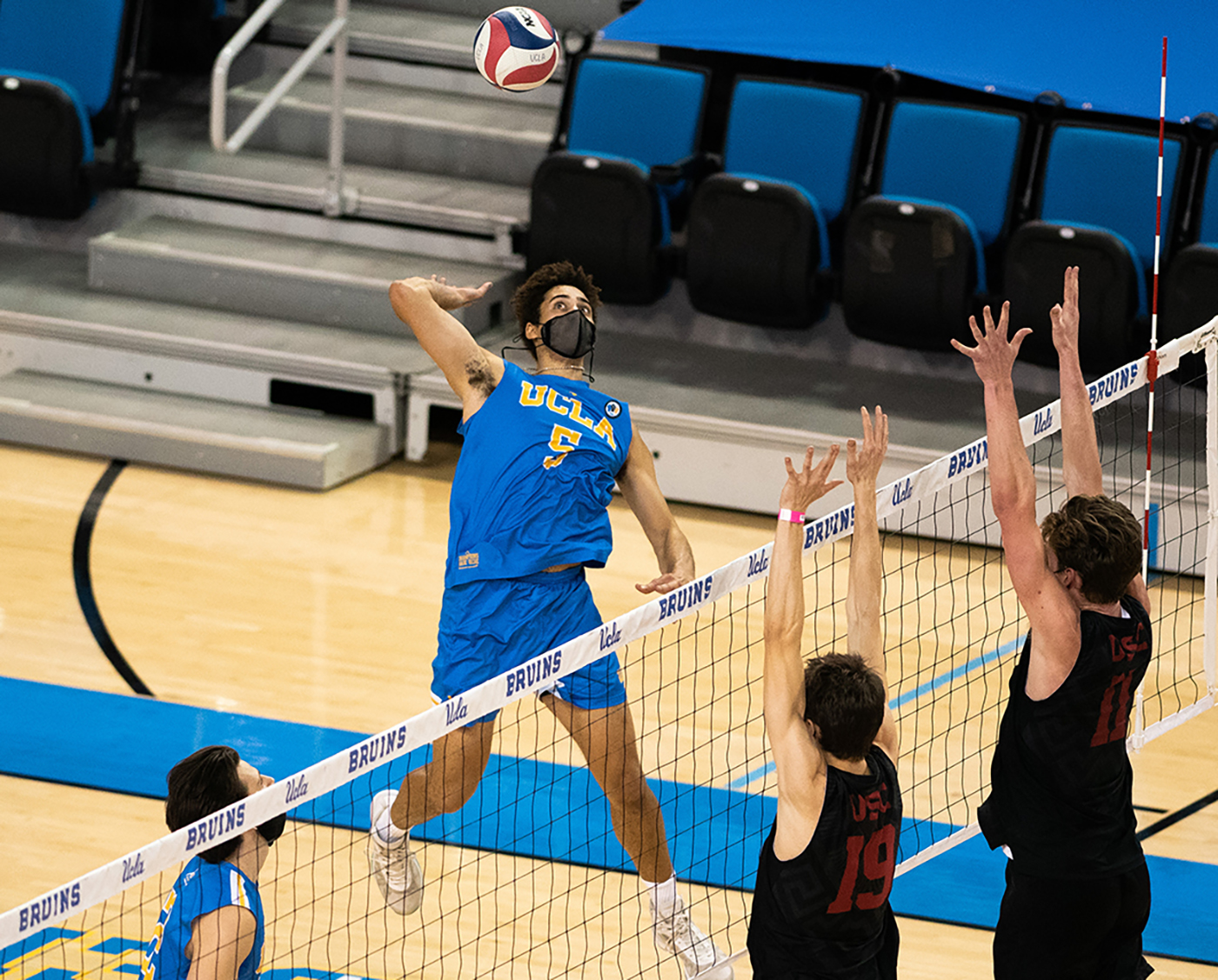 With many starters unable to play, men's volleyball falls short to USC -  Daily Bruin