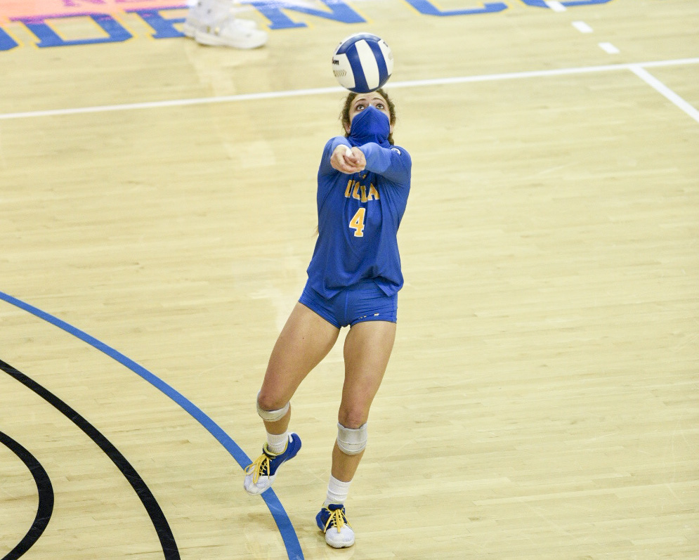 Women's volleyball splits road matches against Colorado, ends win