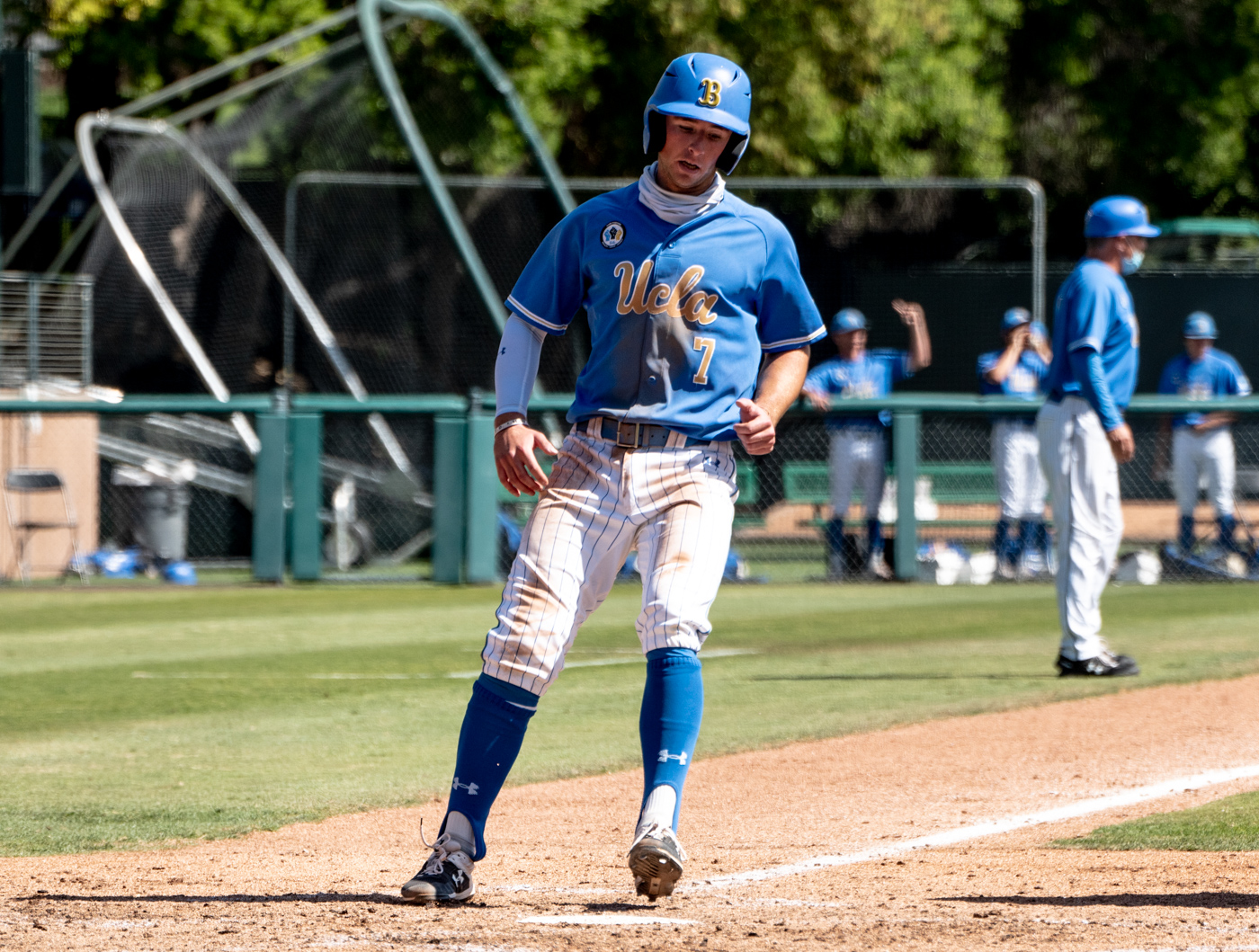 Baseball wins two one-run games over Oregon - Daily Bruin