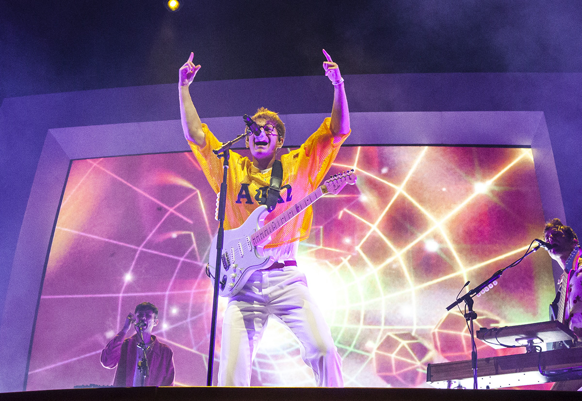 Concert Review Glass Animals Brings Epic Visuals Electrifies Audience On Dreamland Tour Daily Bruin