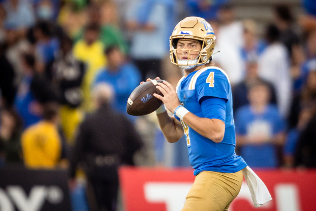 UCLA redshirt freshman quarterback Ethan Garbers prepares to throw a pass against Oregon. Garbers entered the game after Thompson-Robinson was forced out with an injury. (Tanmay Shankar/Daily Bruin senior staff)