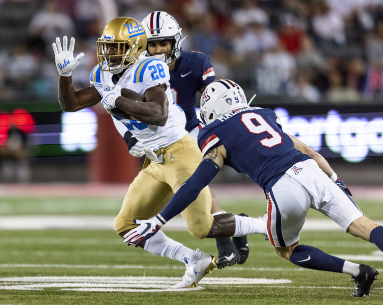 Arizona Wildcats claw their way to an upset over No. 12 UCLA football -  Daily Bruin