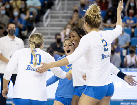 UCLA Women's Volleyball on X: Zoe Fleck is a Bruin legacy. Her father,  David, was a two-time All-American diver at UCLA, winning the 10-meter  platform title at the 1993 Pac-10 Championships. Her