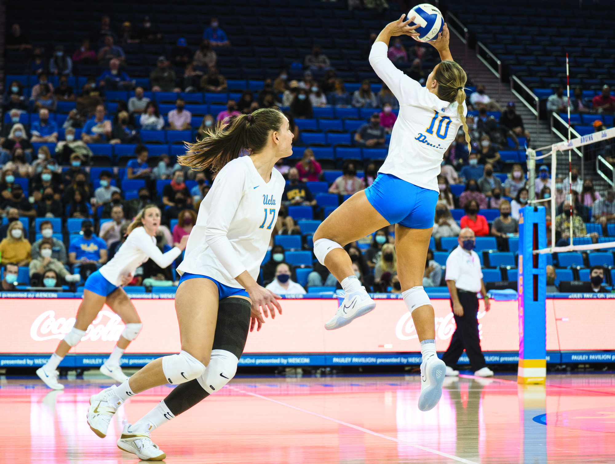 Women’s volleyball mixes it up with diverse offensive, defensive ...