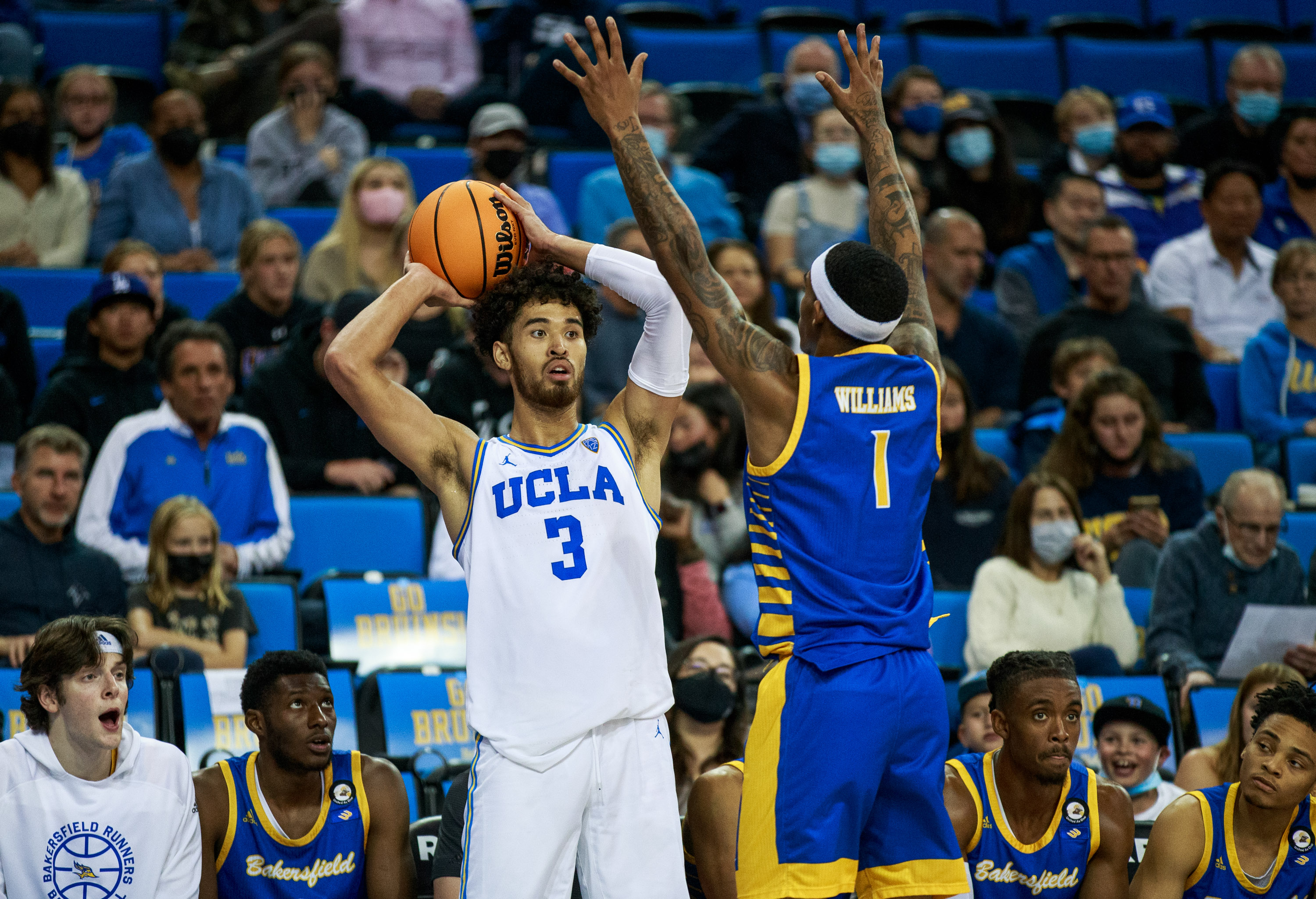Breakout NCAA tournament star Johnny Juzang pulls out of NBA draft in favor  of returning to UCLA Bruins - ESPN