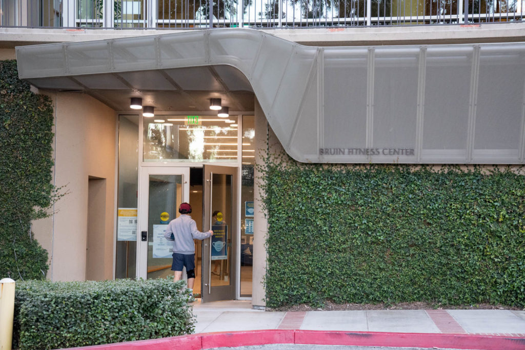 Bruin Fitness Center is a go-to spot for UCLA students looking to workout. While balancing sleep, studies and fitness can be difficult, athletic professionals and many Bruins believe it is key to maintaining health. (Kyle Kotanchek/Daily Bruin)