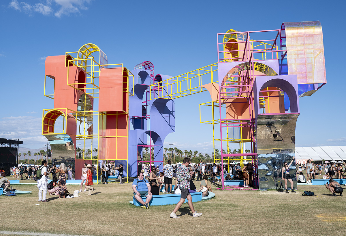 Coachella 2022: Multipurpose art installations unite festivalgoers while  coloring desert landscape - Daily Bruin