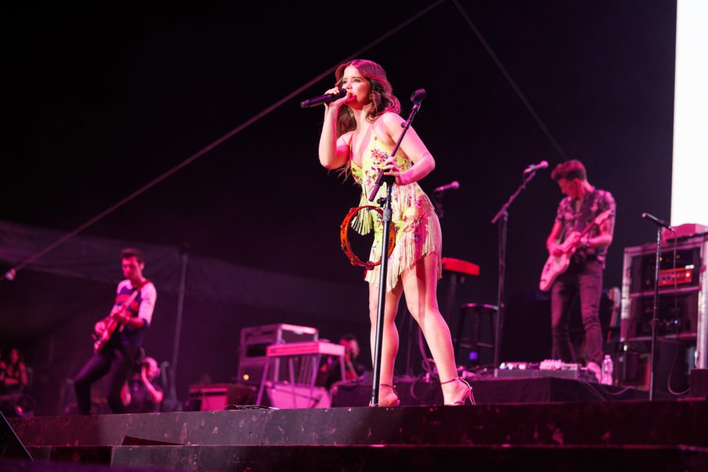 Morris sings onstage with a tambourine clipped to the microphone stand, which she played it for "I Can&squot;t Love You Anymore." (Anya Yakimenko/Daily Bruin)