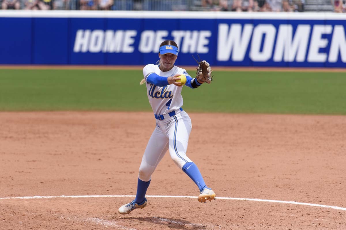 UCLA defeats Duke to advance to Women's College World Series - Los Angeles  Times