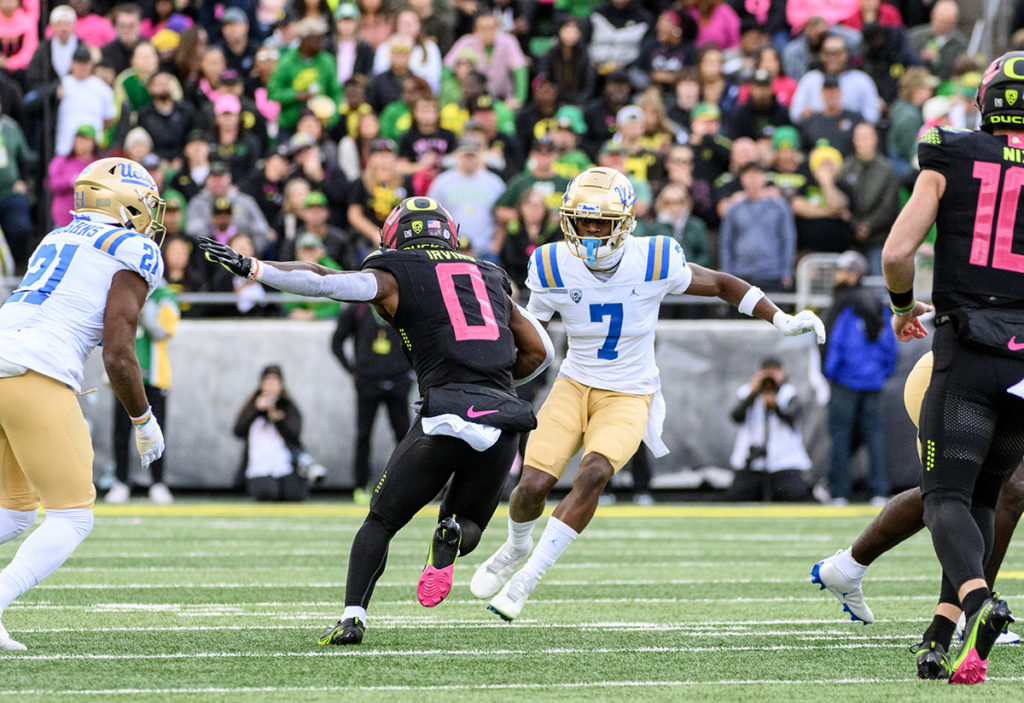 Oregon Ducks football hosts UCLA in top-10 matchup