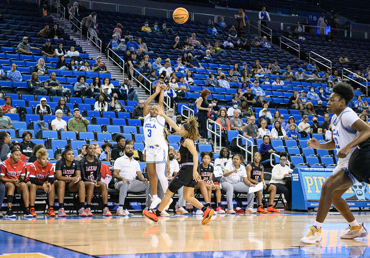 UCLA Men's Basketball on X: HALFTIME: Arizona 26, UCLA 23 #GoBruins   / X