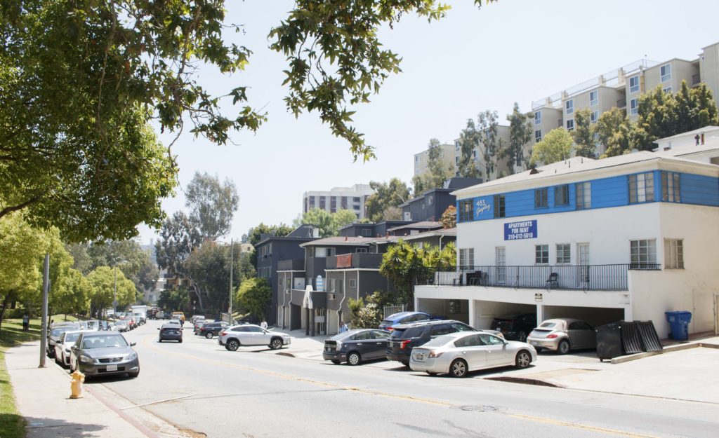 Expanding housing for students Two new apartment buildings rise in Westwood Daily Bruin