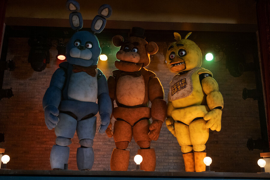 Five nights at Freddy's animatronics on display at Halloween horror nights  : r/fivenightsatfreddys