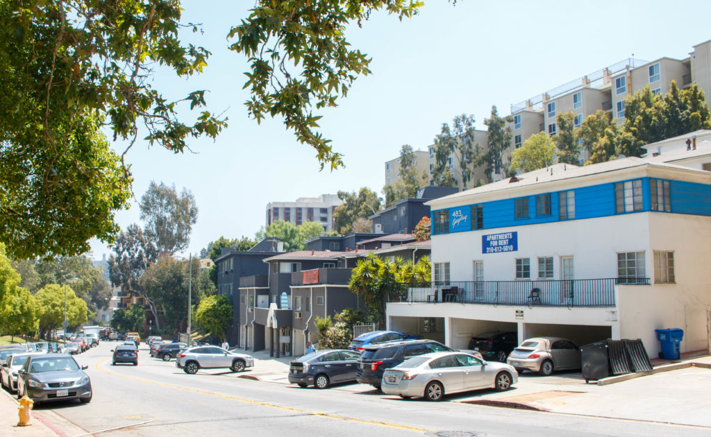洛杉矶市议会委员会批准修改动议，增加租金