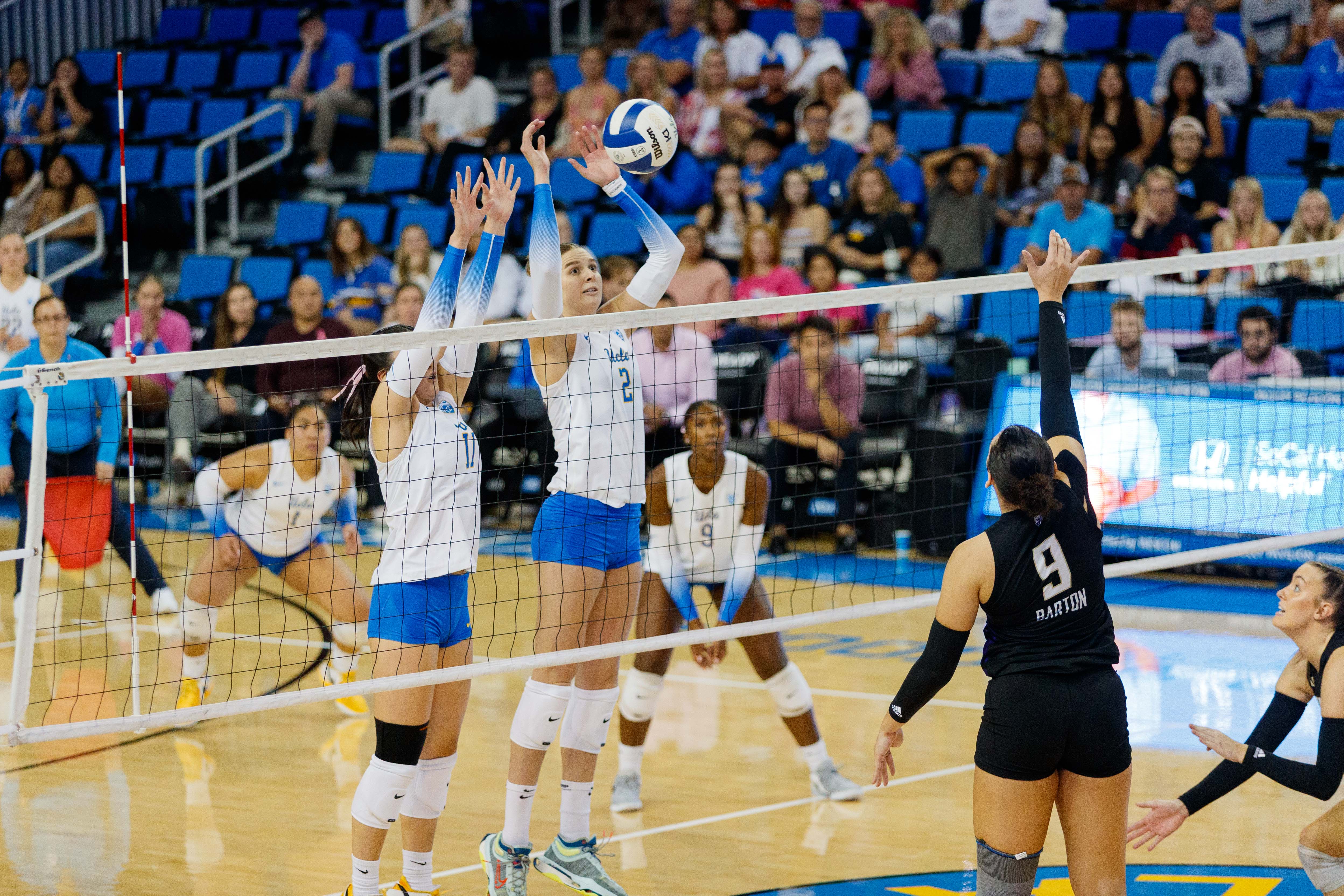 Women's volleyball adapts to schedule changes, goes undefeated in opening  weekend - Daily Bruin