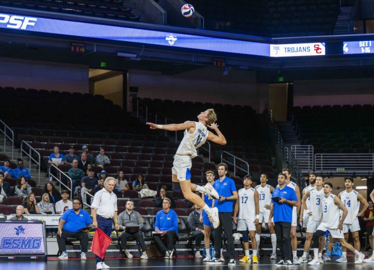 No 1 Seed Ucla Men S Volleyball Serves Usc A Loss In Mpsf Semifinals