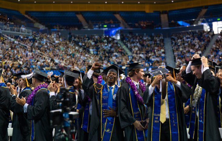 UCLA College celebrates graduates amid protest at commencement ceremony -  Daily Bruin