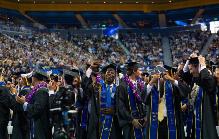 UCLA College celebrates graduates amid protest at commencement ceremony -  Daily Bruin