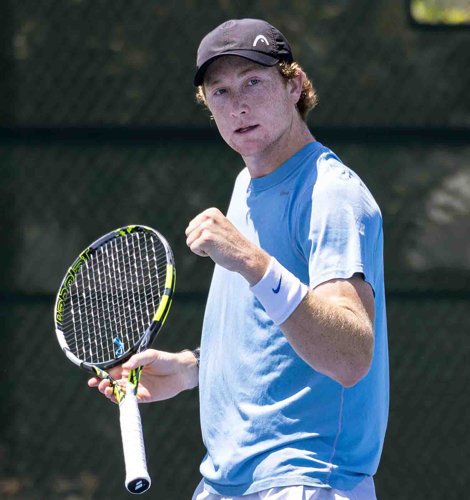 Rising sophomore Spencer Johnson fist pumps at the SoCal Pro Series. (Courtesy of USTA SoCal/Jon Mulvey)