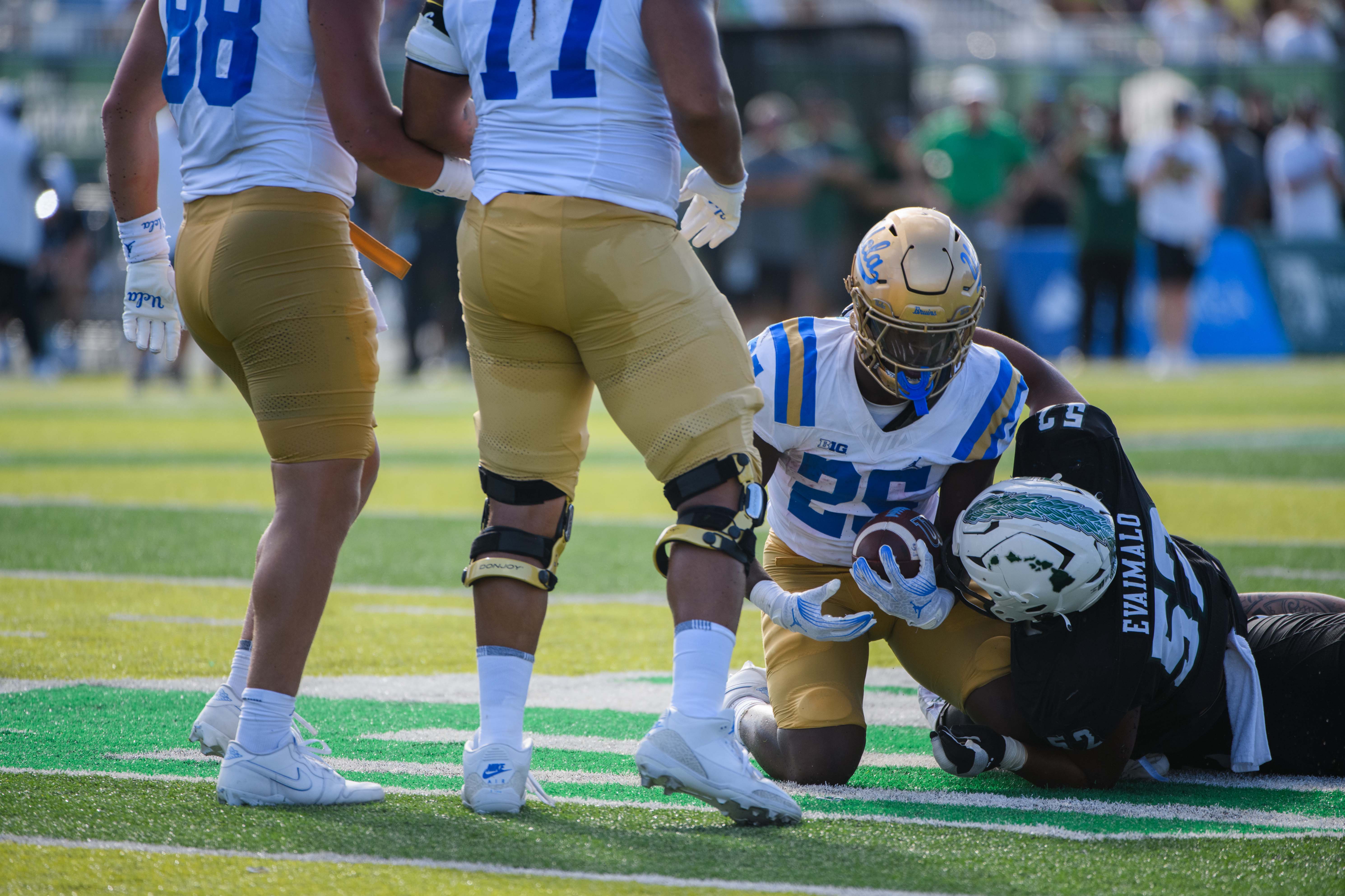 UCLA football records lackluster run game against Hawaiʻi, hopes to