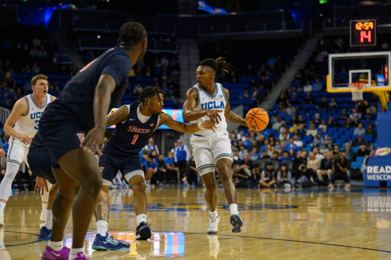 3-pointer from Dylan Andrews keeps UCLA men’s basketball afloat to sink Oregon – Daily Bruin