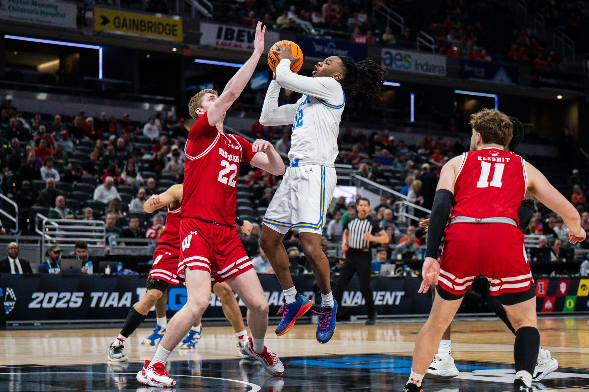 Mack prepares to throw up a floater in the air in the Big Ten tournament quarterfinals against Wisconsin. (Aidan Sun/Assistant Photo editor)