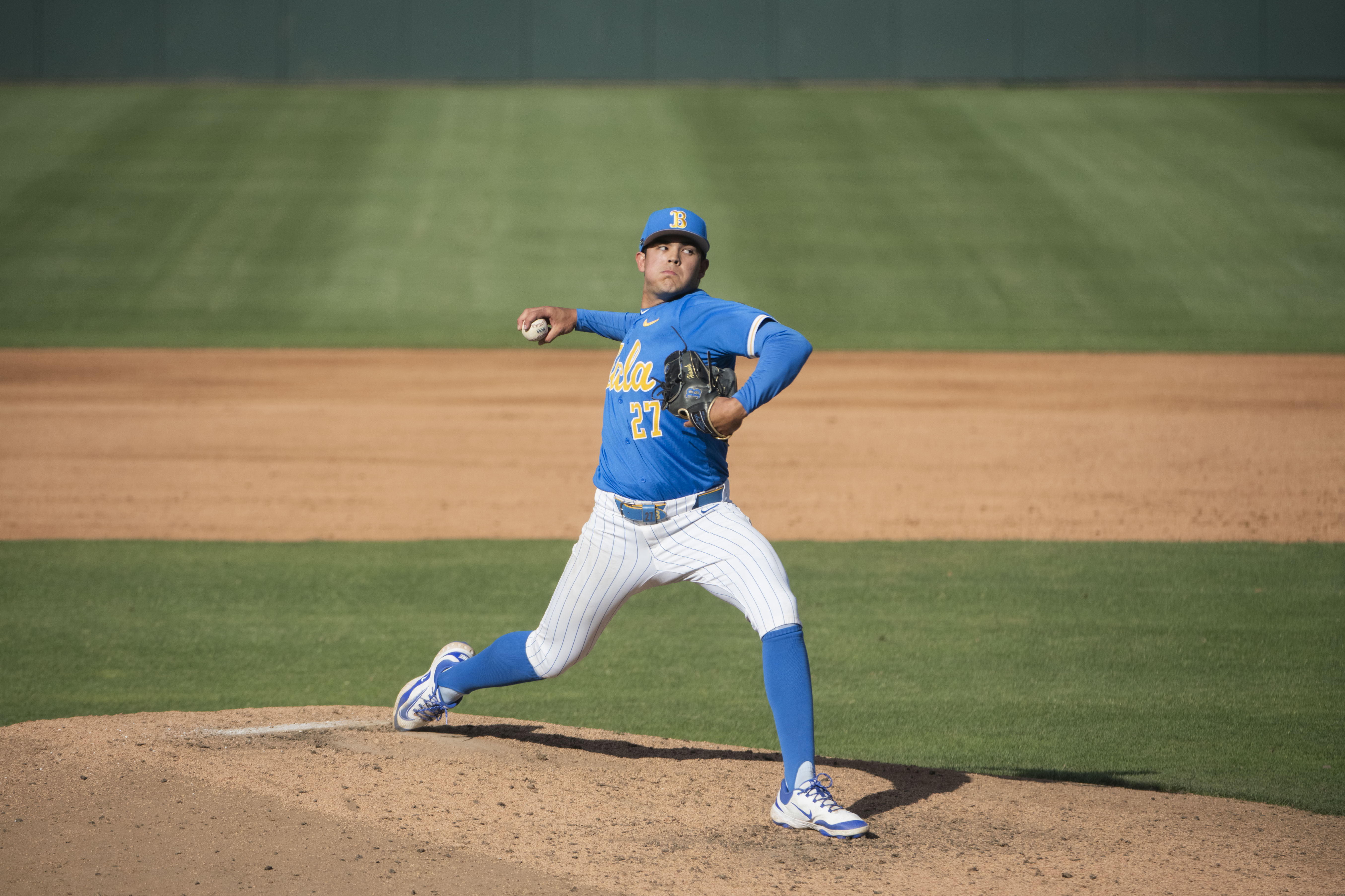 Freshman right-hander Easton Hawk throws a four-seam fastball. (Max Zhang/Daily Bruin)