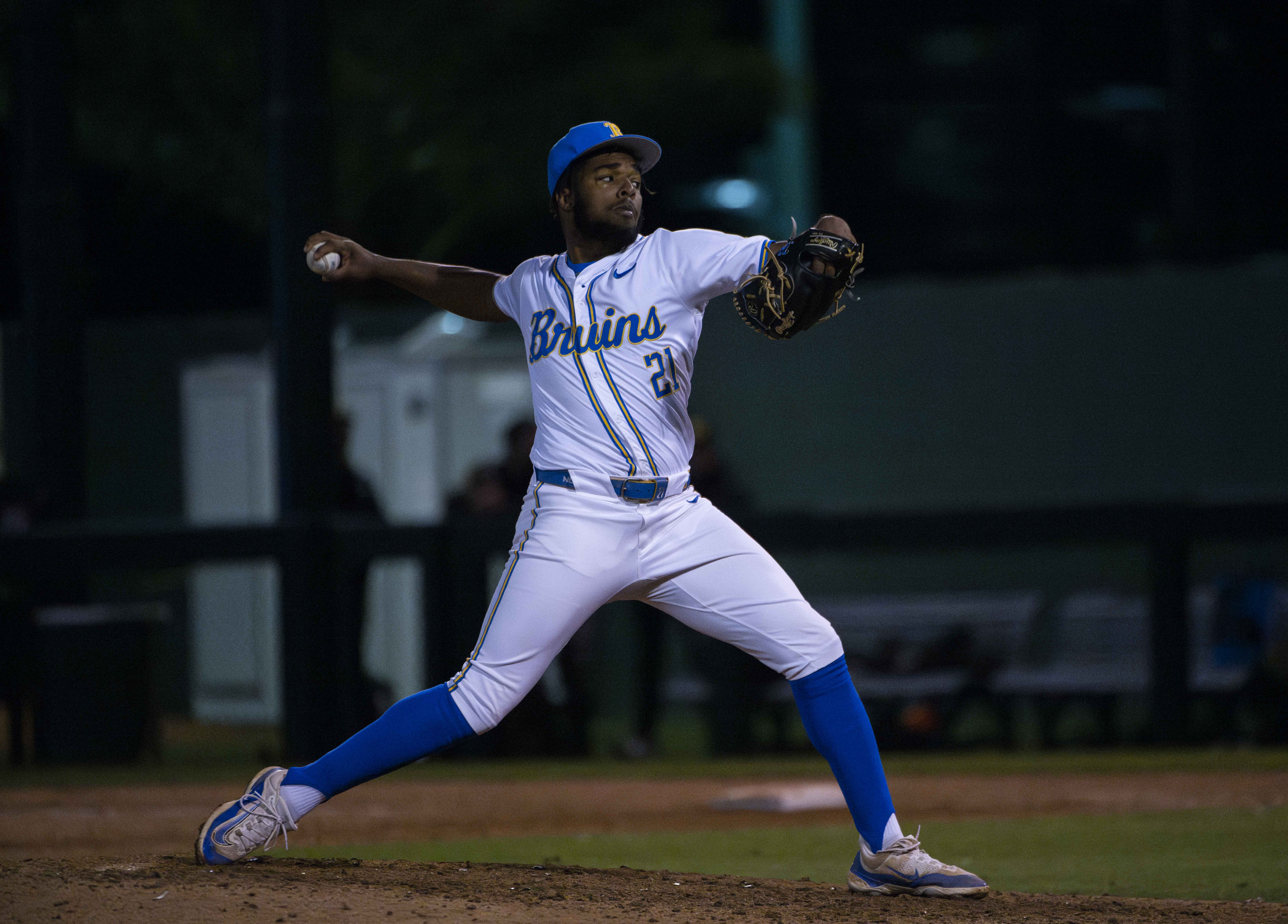 Formerly a right-hander/outfielder for UCLA baseball, UCLA football redshirt senior linebacker JonJon Vaughns pitches at Jackie Robinson Stadium. (Karla Cardenas-Felipe/Daily Bruin staff)