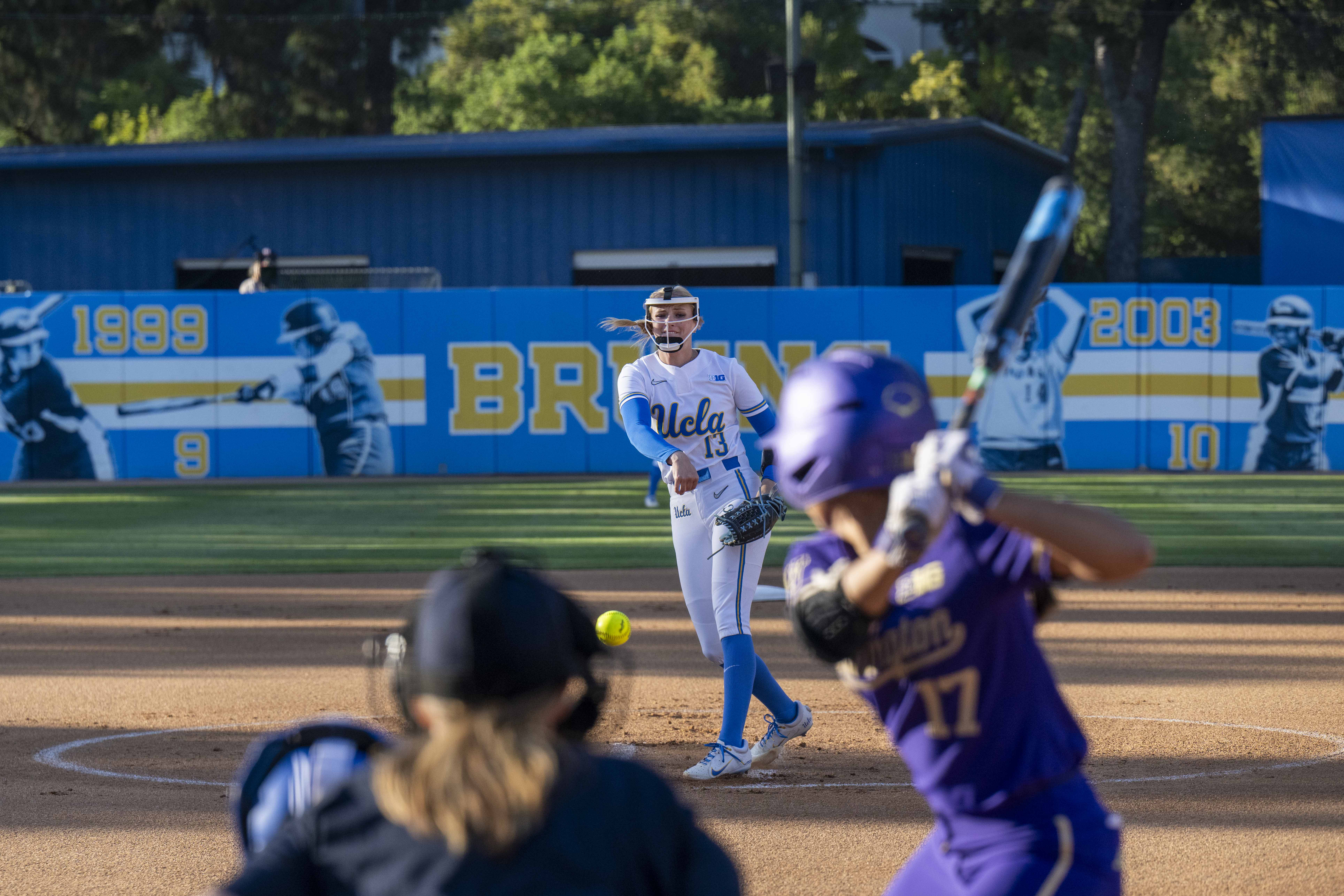 Freshman pitcher/utility Addisen Fisher pitches toward home plate. (Karla Cardenas-Felipe/Daily Bruin staff)