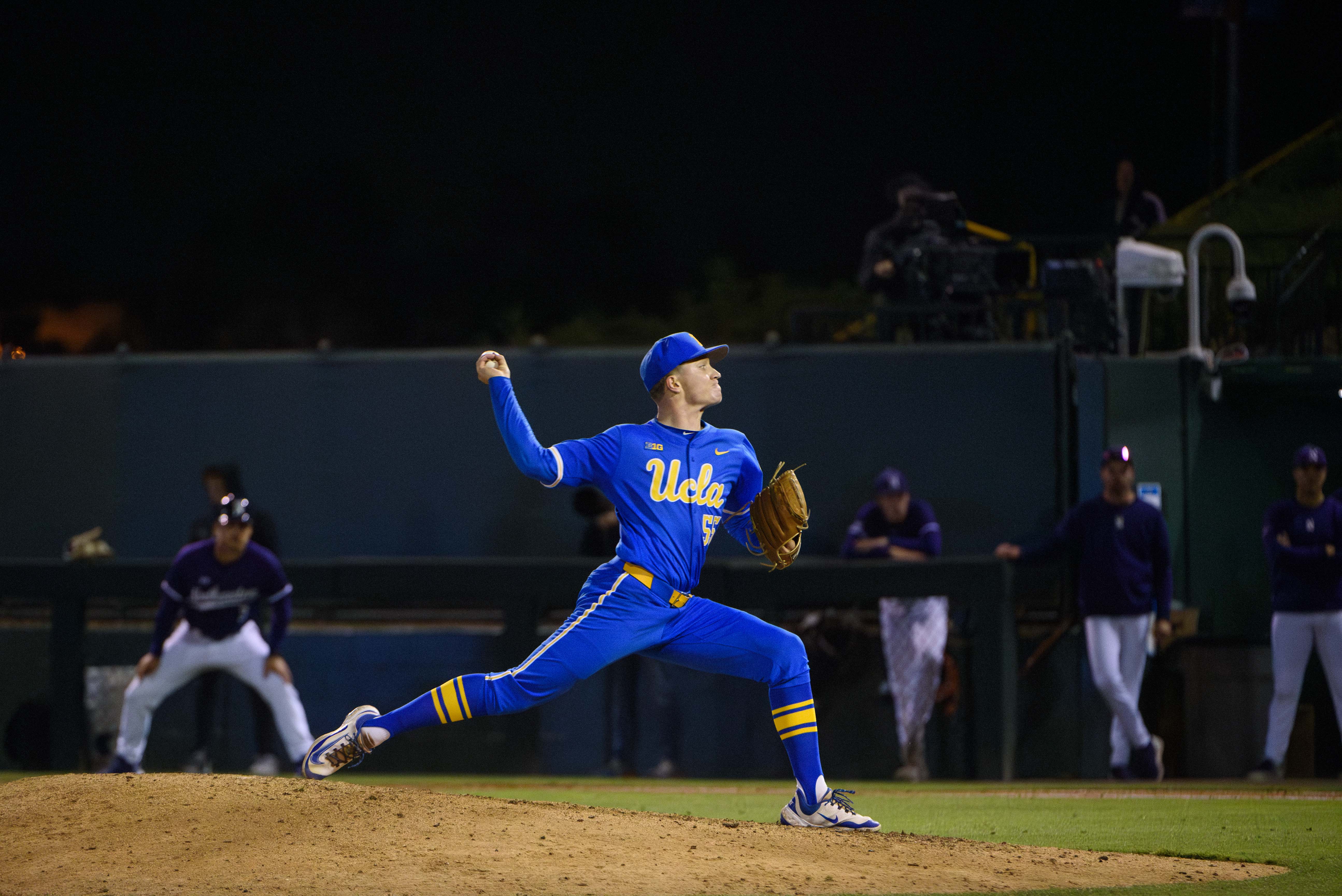Junior right-hander Michael Barnett, who made the All-Big Ten second team and earned the conference's Sportsmanship Award on Tuesday, tosses a changeup at Jackie Robinson Stadium. (Libby Li/Daily Bruin)